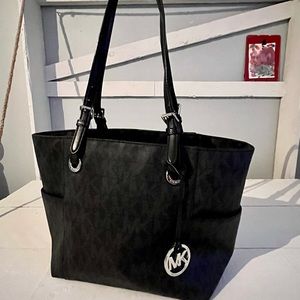 Michael Kors signature jet set tote